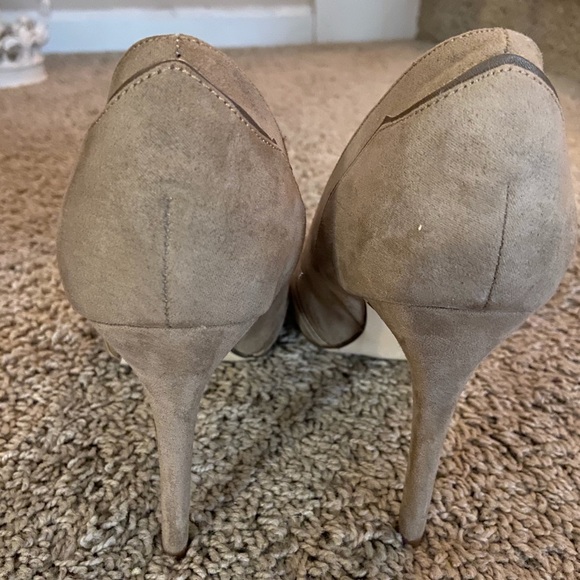 Tan suede oxford high heeled work pumps size 9 - Picture 4 of 5